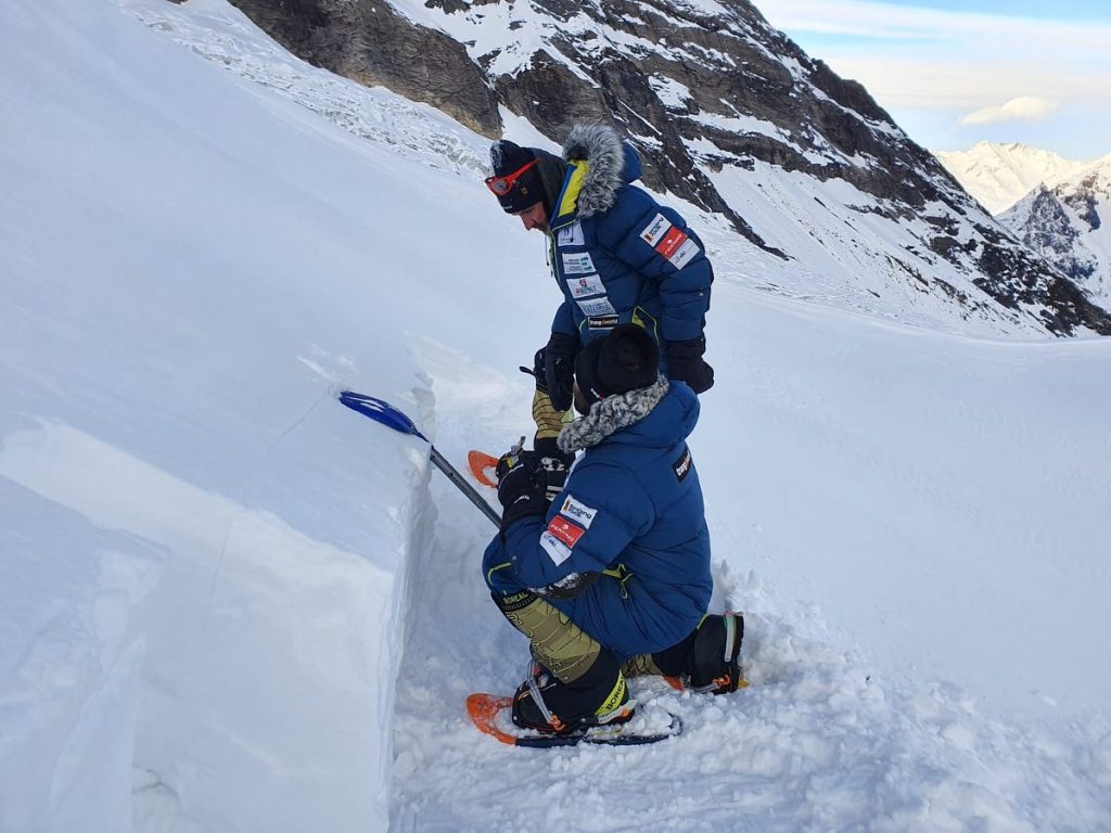 Manaslu, dopo la forte nevicata. Foto via Txikon