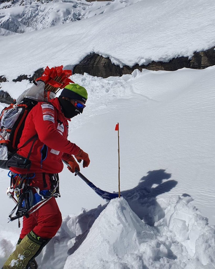 Manaslu, dopo la forte nevicata. Foto via Txikon
