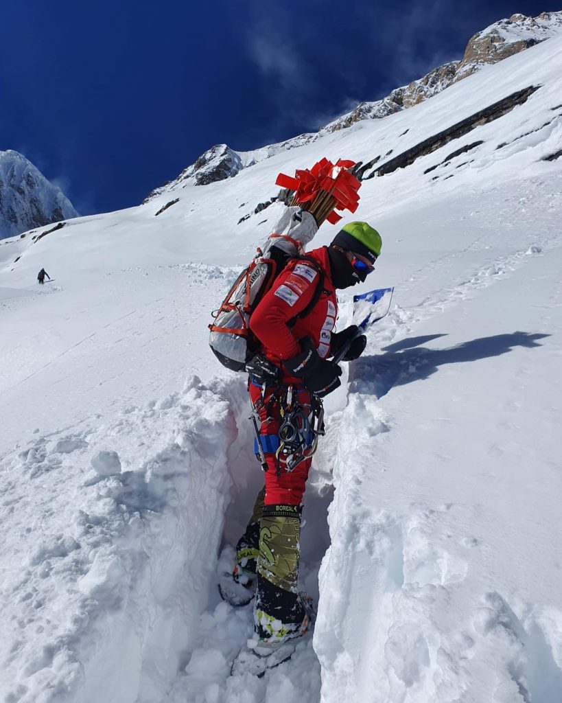 Manaslu, dopo la forte nevicata. Foto via Txikon