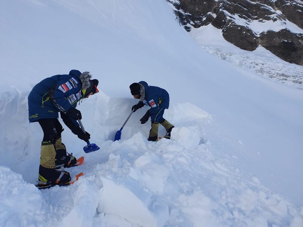 Manaslu, dopo la forte nevicata. Foto via Txikon