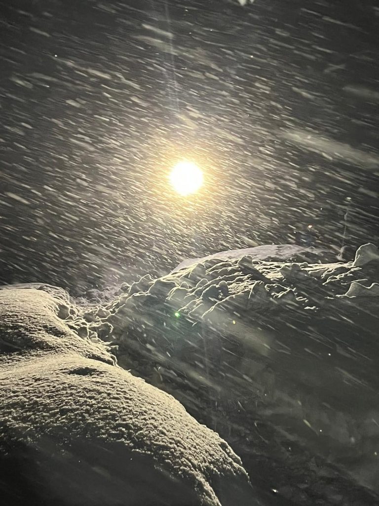 Campo base Manaslu. Foto via Simone Moro