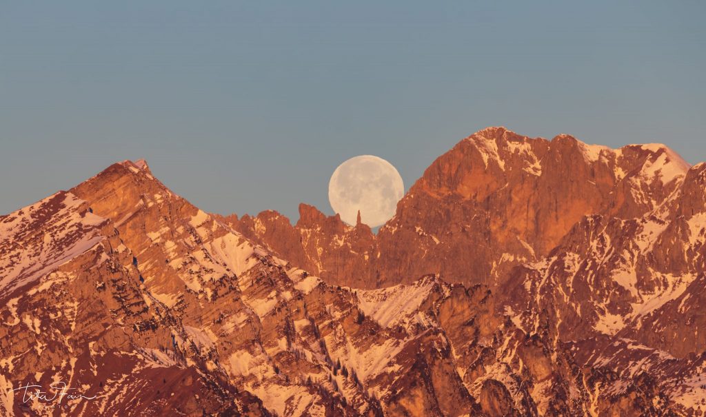 Luna del lupo sulla Gusela del Vescovà - Foto FB Tita Lorenza Fain