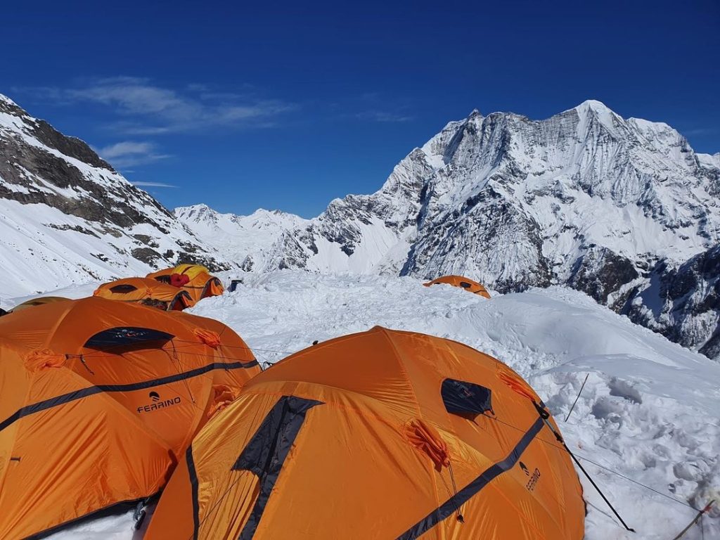 Manaslu, foto via Txikon