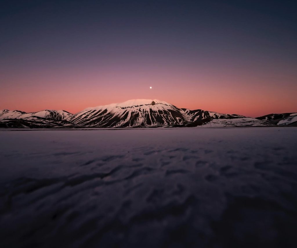 Luna sulle creste del Redentore, Monti Sibillini - Foto FB Damiano Lancioni