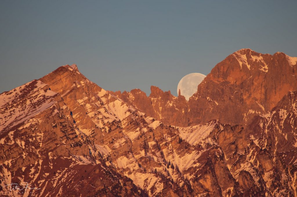 Luna del lupo sulla Gusela del Vescovà - Foto FB Tita Lorenza Fain