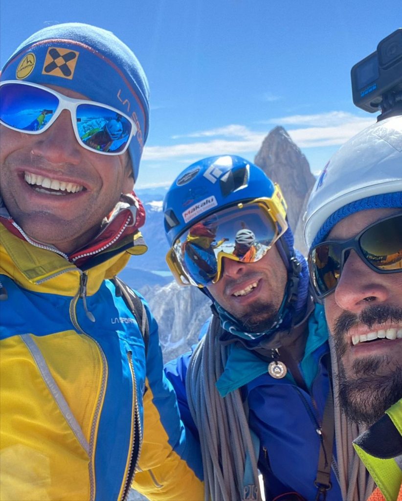 Il trio in vetta. Foto Instagram Roger Schäli