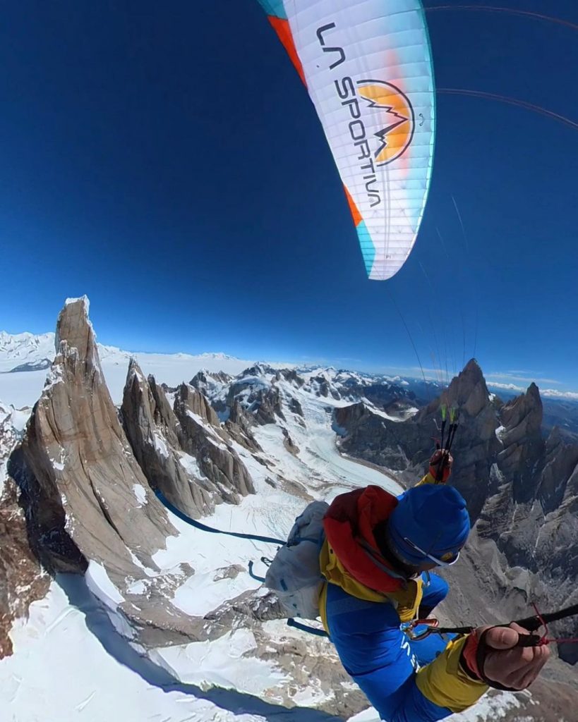 Roger Schäli in volo. Foto instagram Roger Schäli