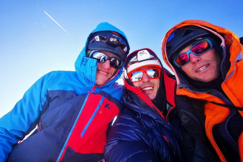 Il trio in cima all'Eiger. Foto GMHM