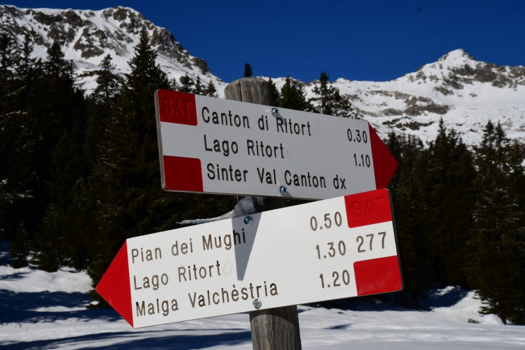 Cartelli a Malga Ritorto (Madonna di Campiglio), foto sa