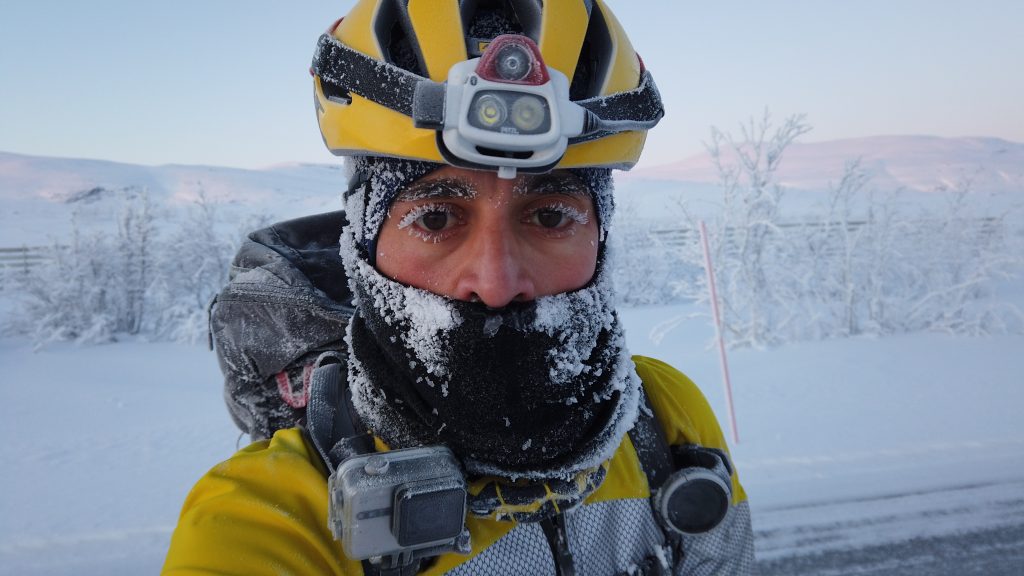 Omar in ambiente invernale. Foto archivio Omar Di Felice