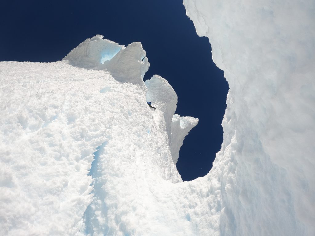 Scalando sul fungo sommitale. Foto Della Bordella