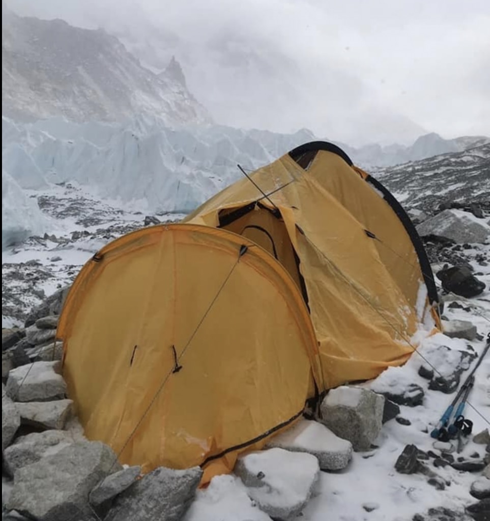 Everest. tarda distrutta di Kobusch. 