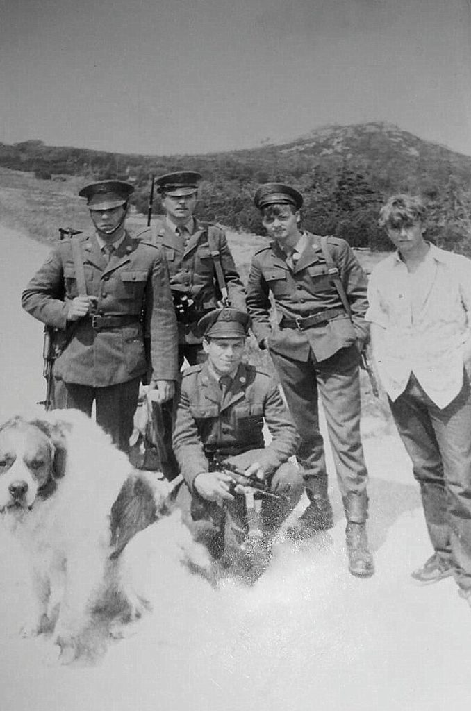 Truppe polacche con San Bernardo per la ricerca in montagna. Foto Wikimedia Commons