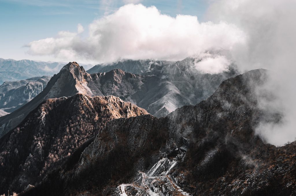 Alpi Apuane - Foto Unsplash @Federico Di Dio