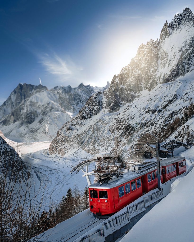 Il trenino a Cremagliera Chamonix Montenvers - Foto Unsplash @Gregory Dalleau