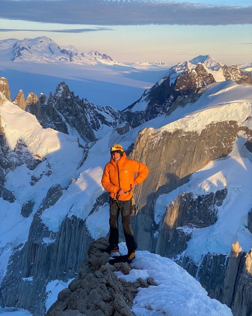 Un momento del concatenamento del coniugi Wright. Foto Instagram Priti Wright