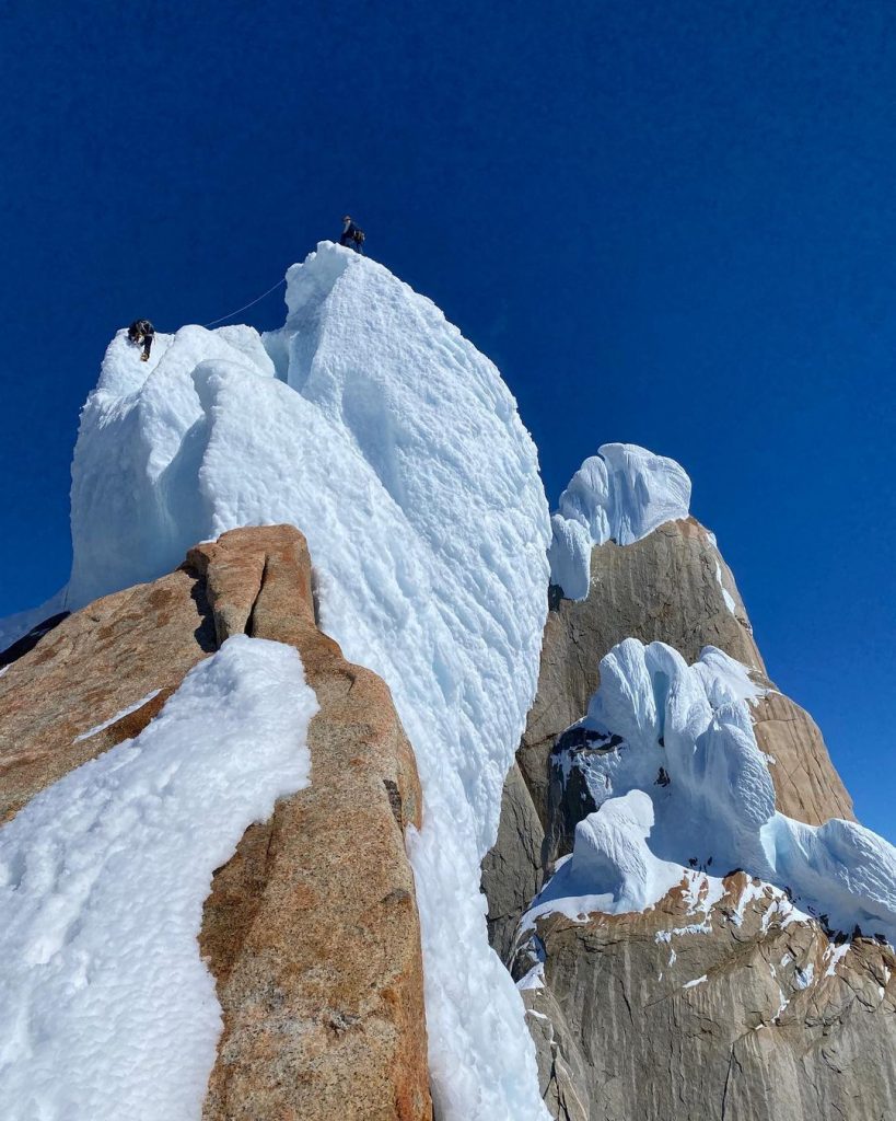 Un momento del concatenamento del coniugi Wright. Foto Instagram Priti Wright