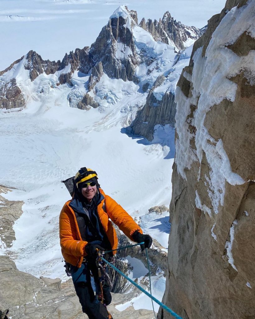 Un momento del concatenamento del coniugi Wright. Foto Instagram Priti Wright