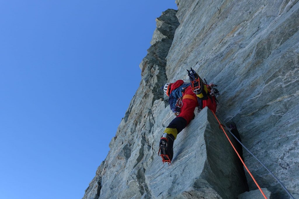 Salendo la Gogna-Cerruti sulla nord del Cervino. Foto Benjamin Védrines