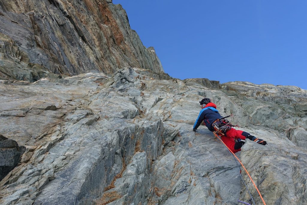 Salendo la Gogna-Cerruti sulla nord del Cervino. Foto Benjamin Védrines