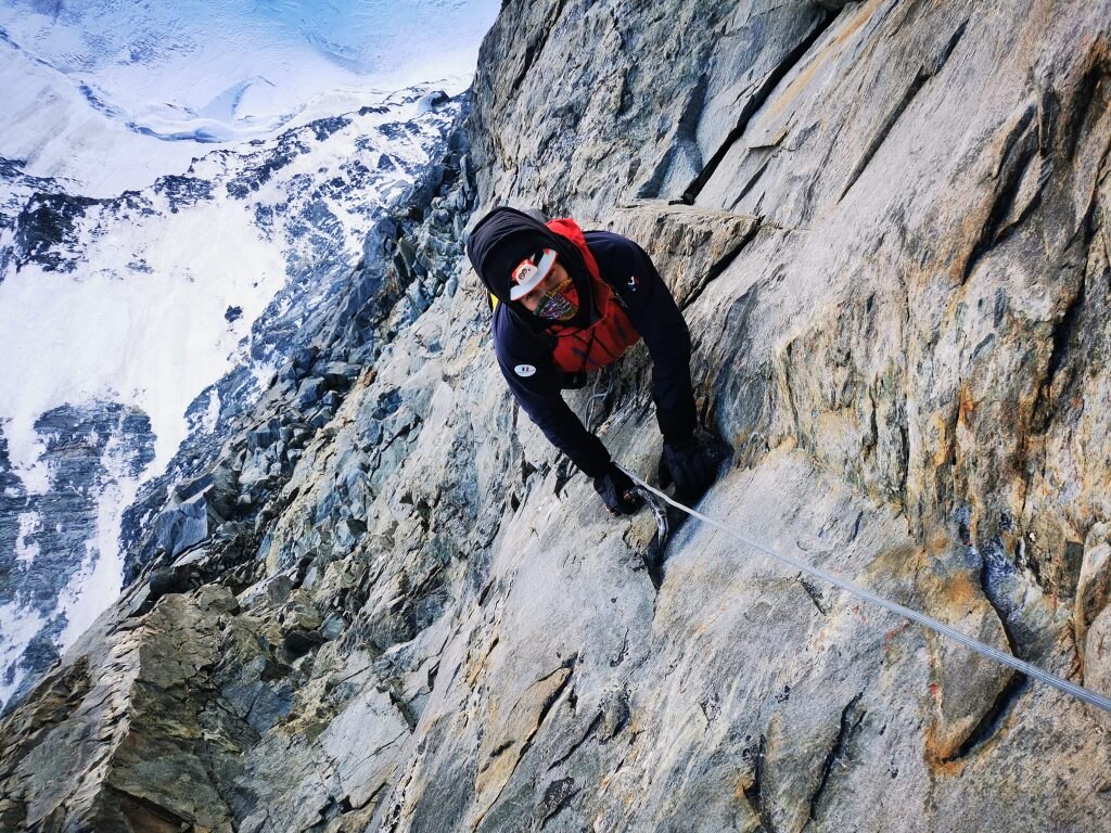 Salendo la Gogna-Cerruti sulla nord del Cervino. Foto Benjamin Védrines