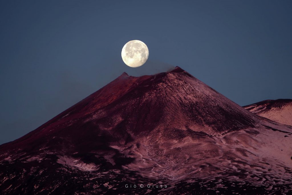 Luna che cade nel cratere - Foto Giò Giusa