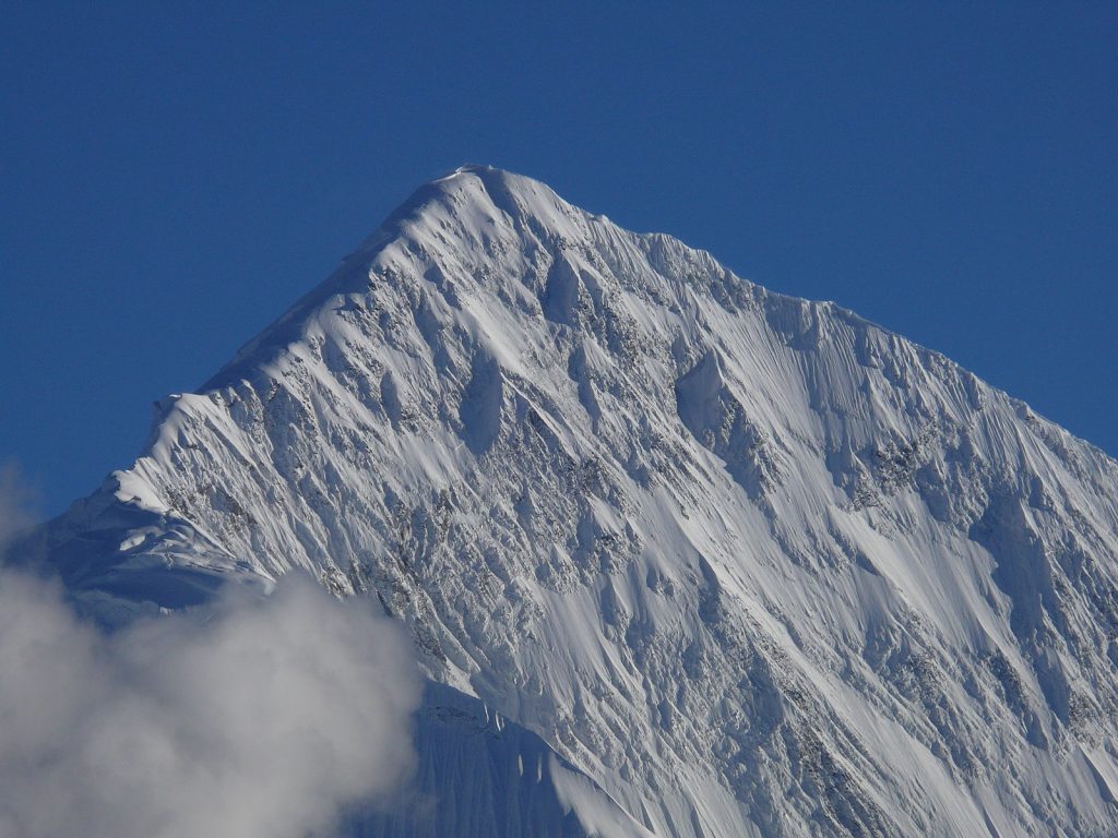 Gangapurna versante nord. Foto via wikimedia commons