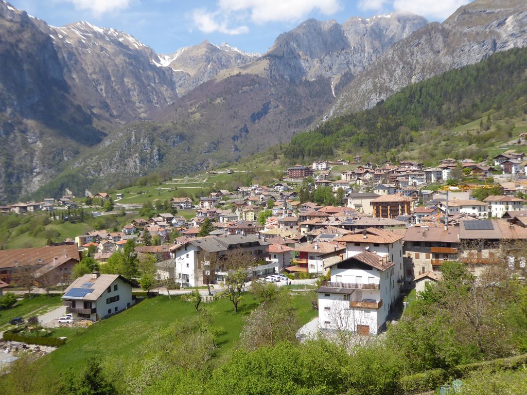 San Lorenzo in Banale - Foto Wikimedia Commons @Syrio