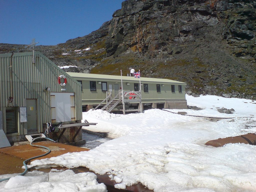 La stazione di ricerca britannica di Signy Island - Foto Wikimedia Commons @Ben Tullis