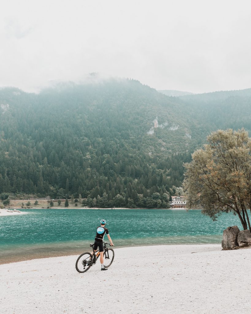 Molveno - Foto Unsplash @Ashley de Lotz
