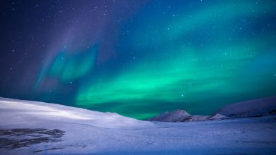 Photo of Nell’Artico la neve si illumina di notte
