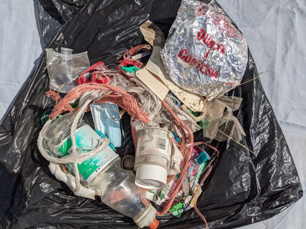 Plastiche sulle Alpi - Foto FB @CleanAlp