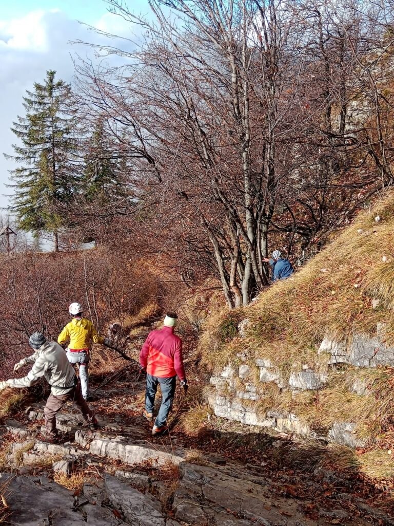 Lavori in ferrata - Foto FB Gruppo Alpinistico Gamma Lecco