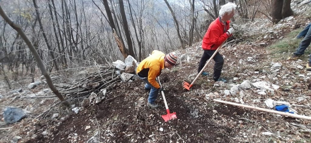Lavori in ferrata - Foto FB Gruppo Alpinistico Gamma Lecco