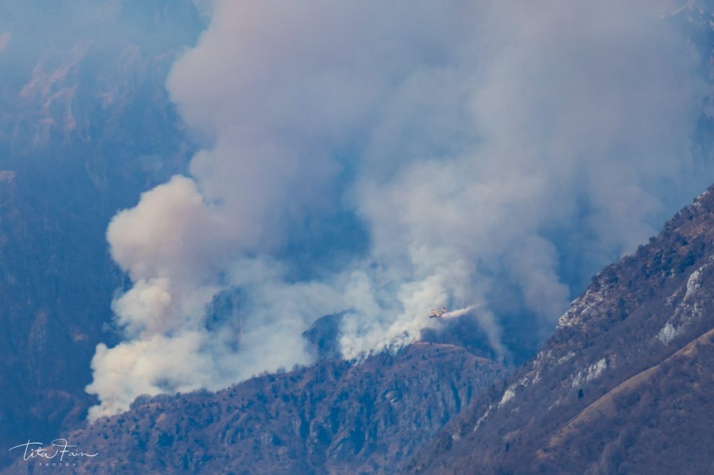 Canadair in azione - Foto Tita Lorenza Fain