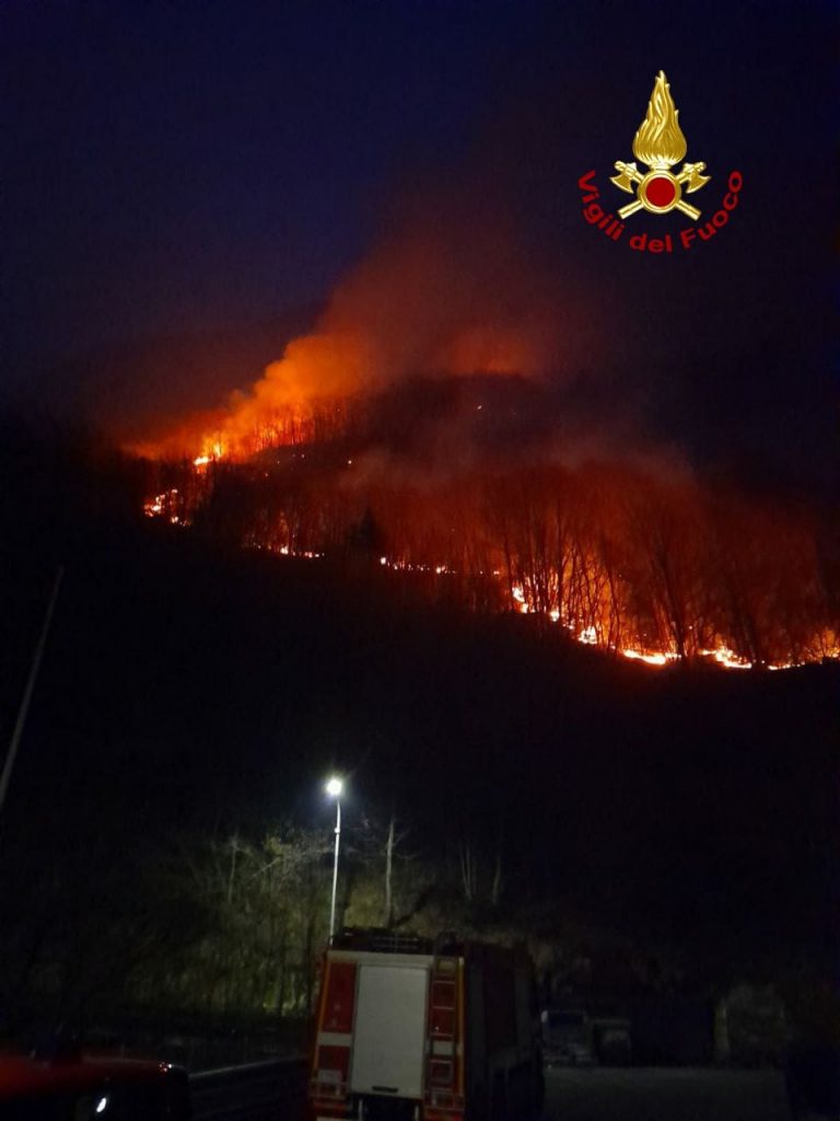 Incendio a Fortogna - Foto VVF via FB @Radiobelluno