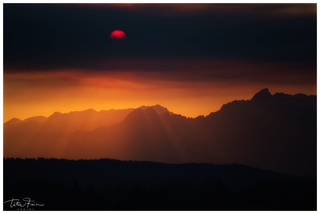 Tramonto e nubi di cenere - Foto Tita Lorenza Fain
