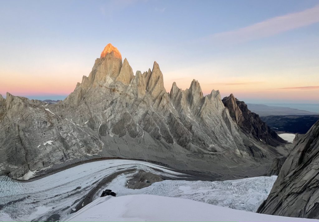 Durante la solitaria alla Torre Egger. Foto Quentin Roberts
