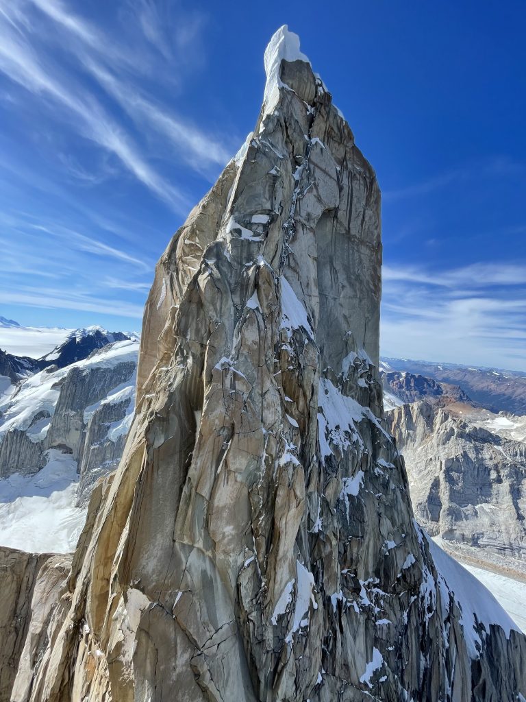 Durante la solitaria alla Torre Egger. Foto Quentin Roberts