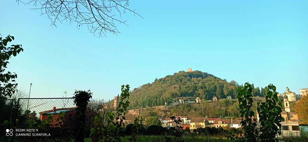 il colle della rocca di Monselice, su cui sorge la fortificazione del Mastio Federiciano (risalente al 602). Foto ISTOCK