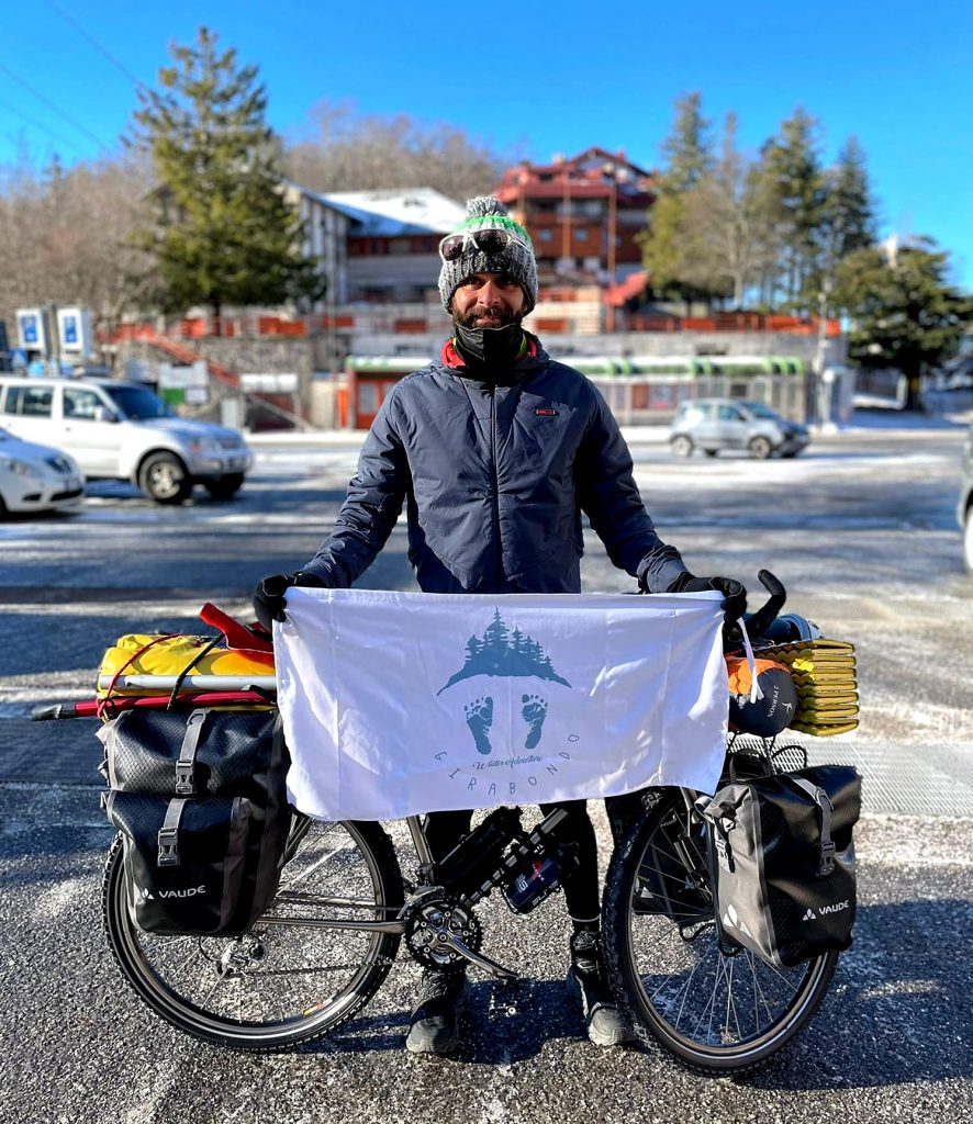 Emanuele Ludovisi e la sua bici alla partenza (1)