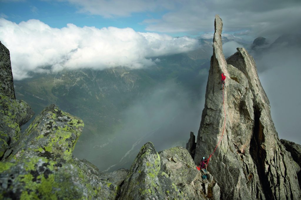 La Fiamma, guglia solitaria che sorge dalla cresta dello Spazzacaldera, è una delle mete più ambite da alpinisti e fotografi. Foto @ Umberto Isman