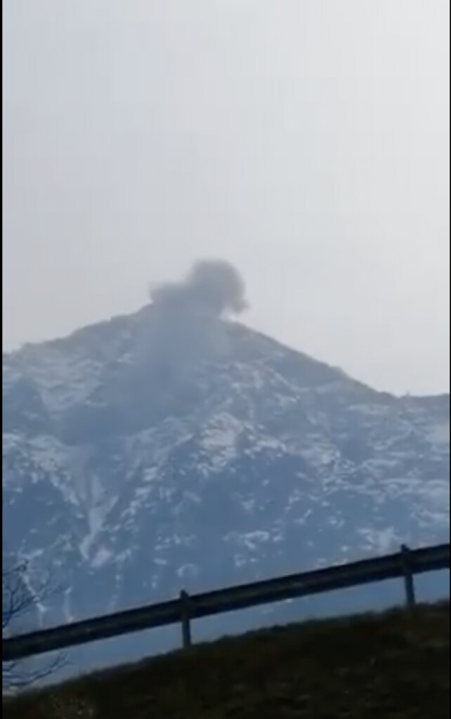 Screen video via Twitter