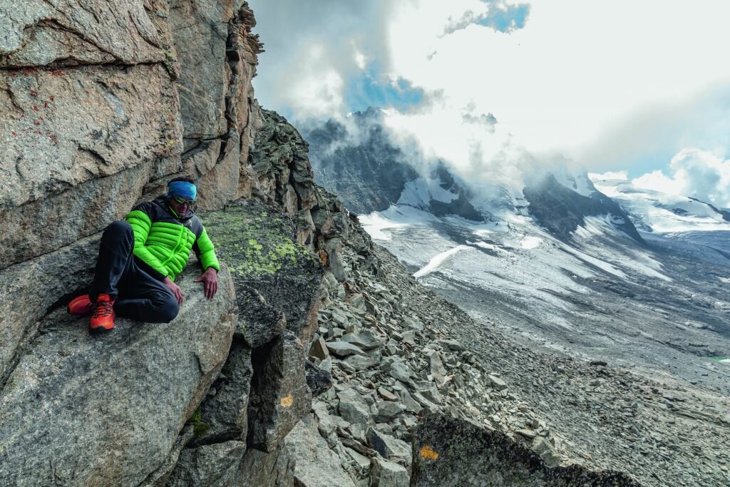 Sosta lungo l’aereo passage du Grand Neyron, nella traversata dal rifugio Vittorio Emanuele II al rifugio Federico Chabod (Parco del Gran Paradiso). Foto TORX® TROISE CARMINE-WASHI
 