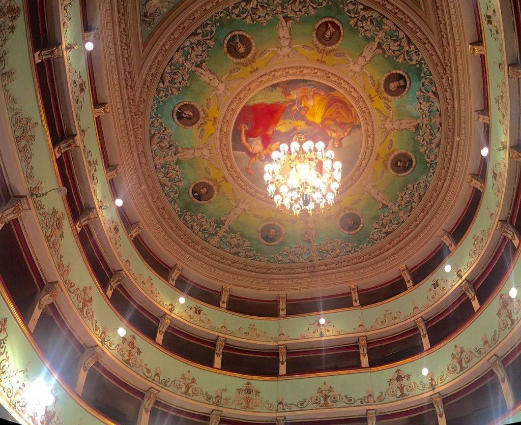 Teatro del Serpente Aureo di Offida - Foto Wikimedia Commons @DarTar