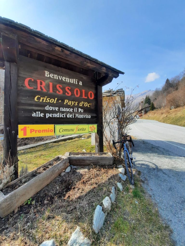 Crissolo, lungo la strada che sale a Pian del Re.