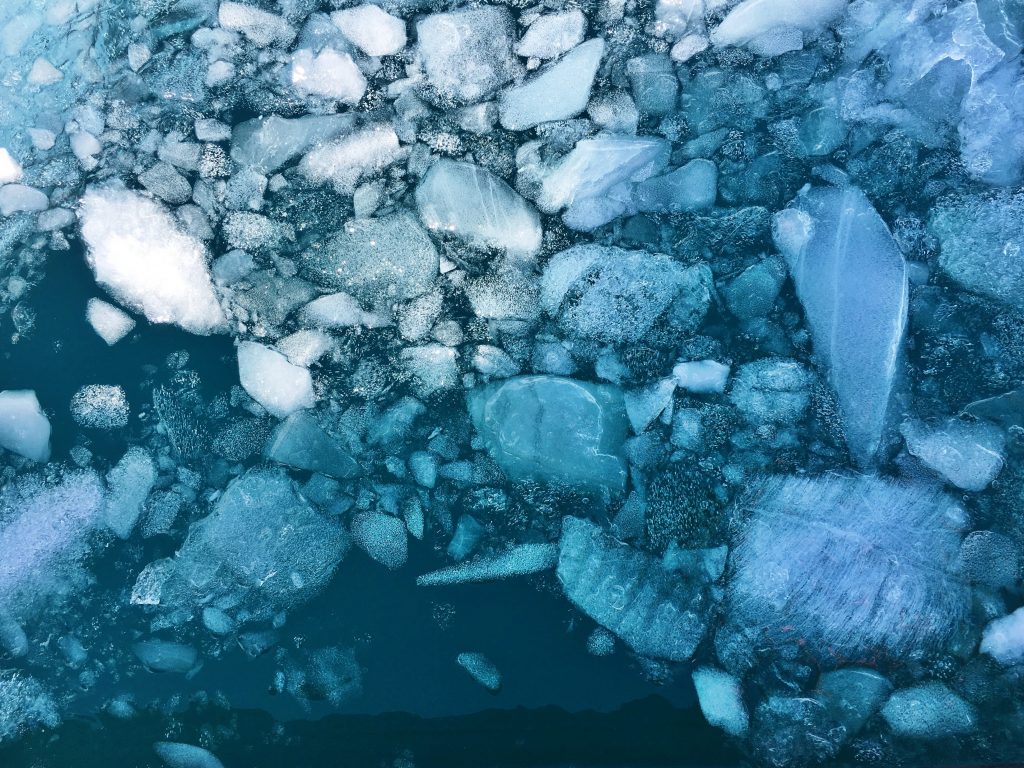 Icecubes - Foto Unsplash @Cassie Matias
