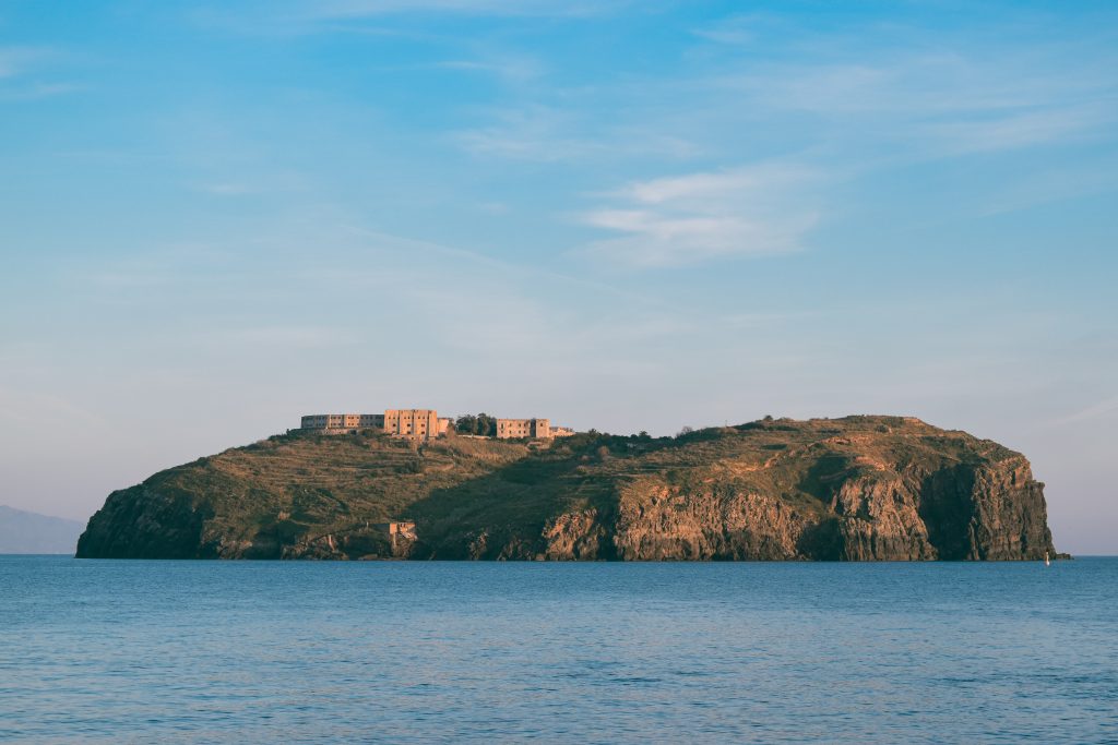 Ventotene (LT) - Foto Unsplash @Elisaveta Bunduche