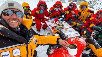 Photo of Un tea party a 6500 metri, nuovo record sull’Everest
