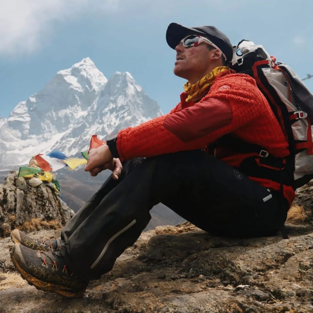 Andrea Lanfri durante il trekking all